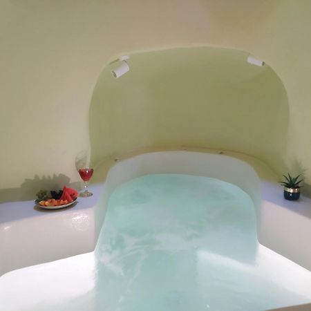 Santorini Oasis- Cave House Villa Фира Екстериор снимка