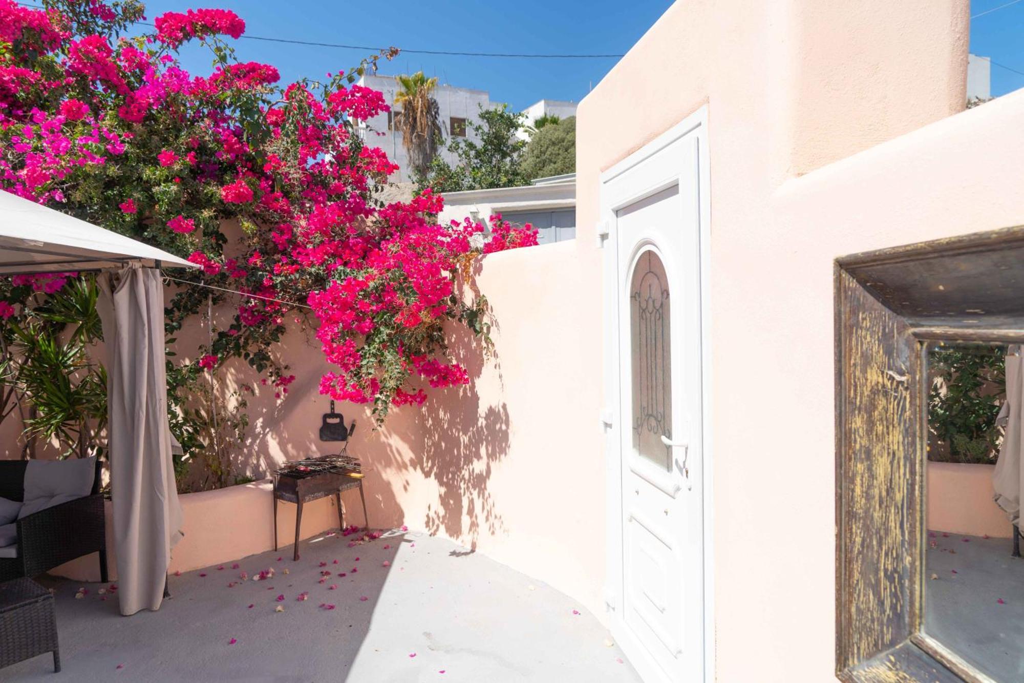 Santorini Oasis- Cave House Villa Фира Екстериор снимка