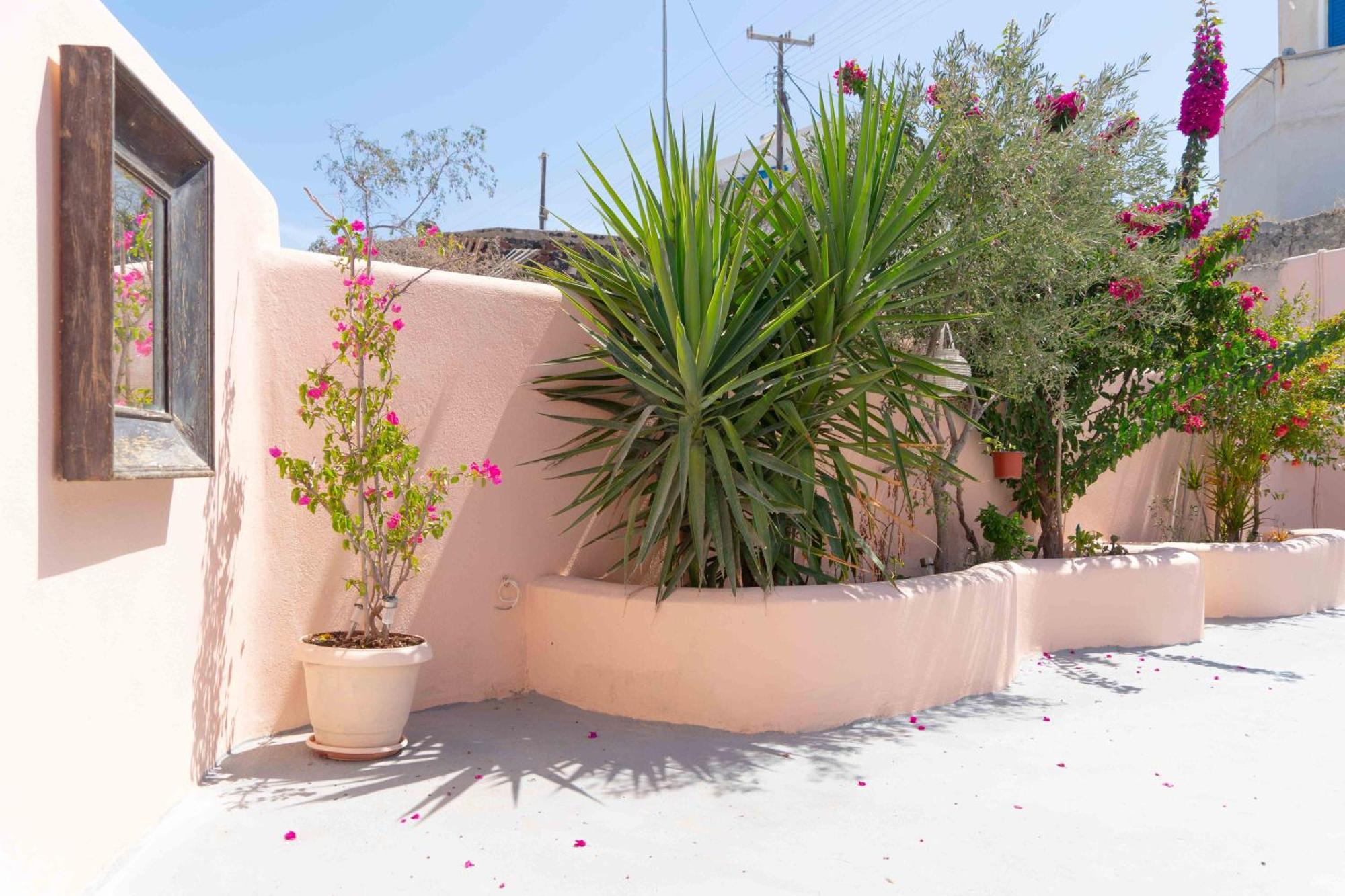 Santorini Oasis- Cave House Villa Фира Екстериор снимка