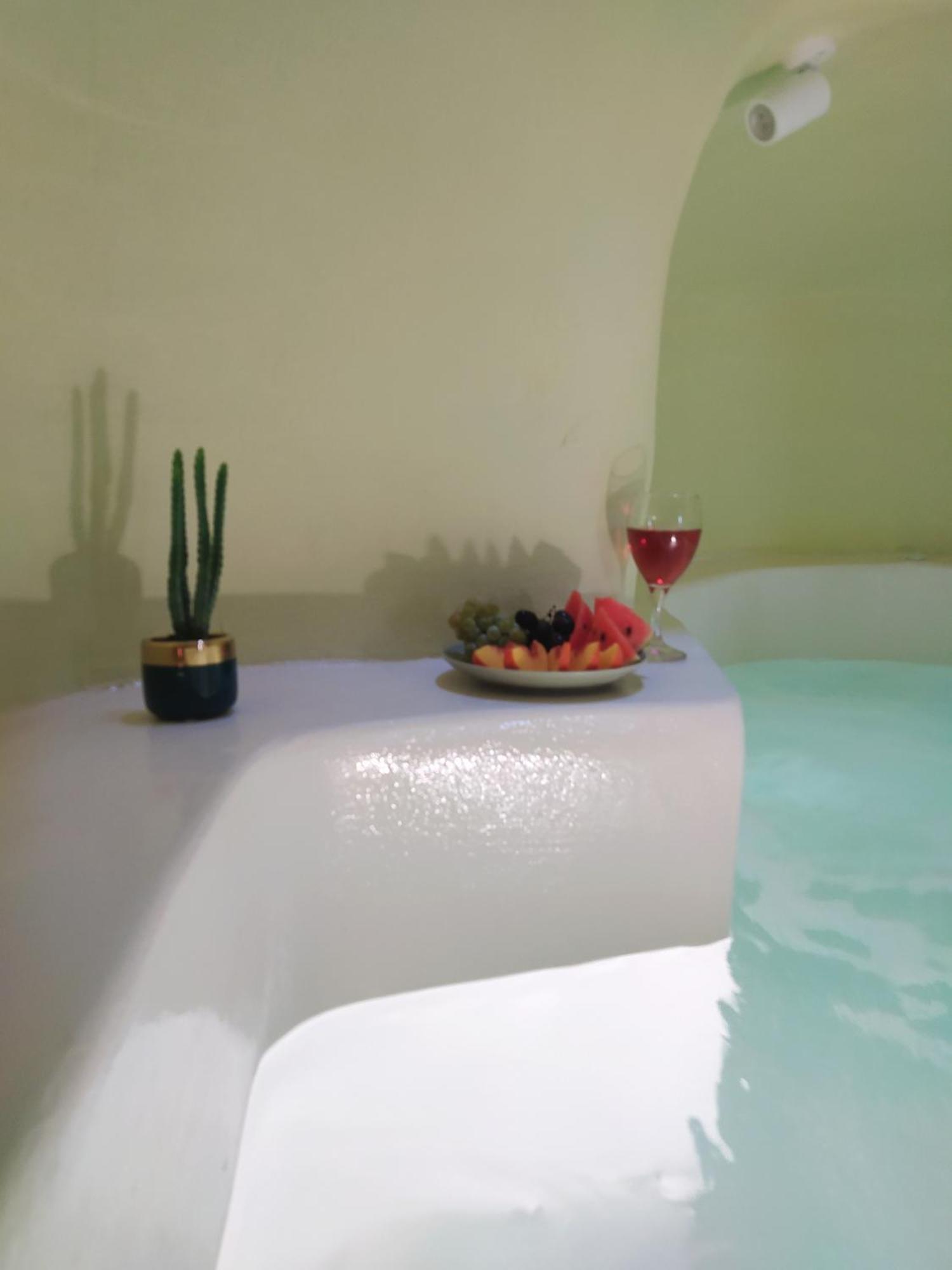 Santorini Oasis- Cave House Villa Фира Екстериор снимка