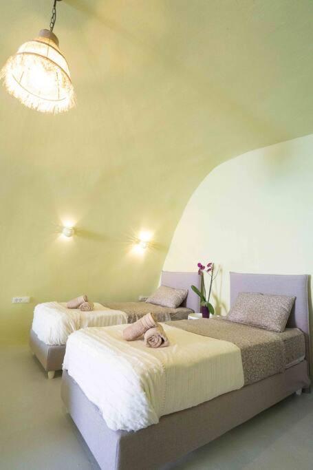 Santorini Oasis- Cave House Villa Фира Екстериор снимка