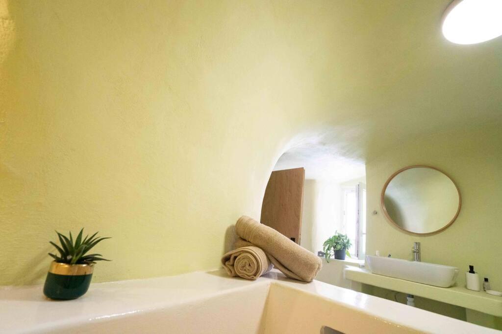 Santorini Oasis- Cave House Villa Фира Екстериор снимка