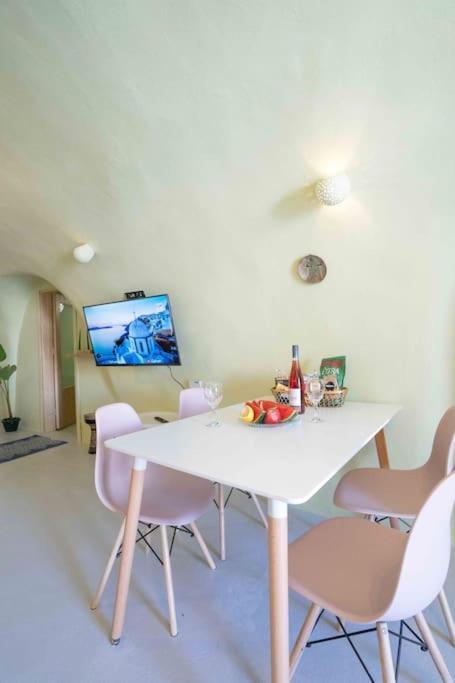 Santorini Oasis- Cave House Villa Фира Екстериор снимка
