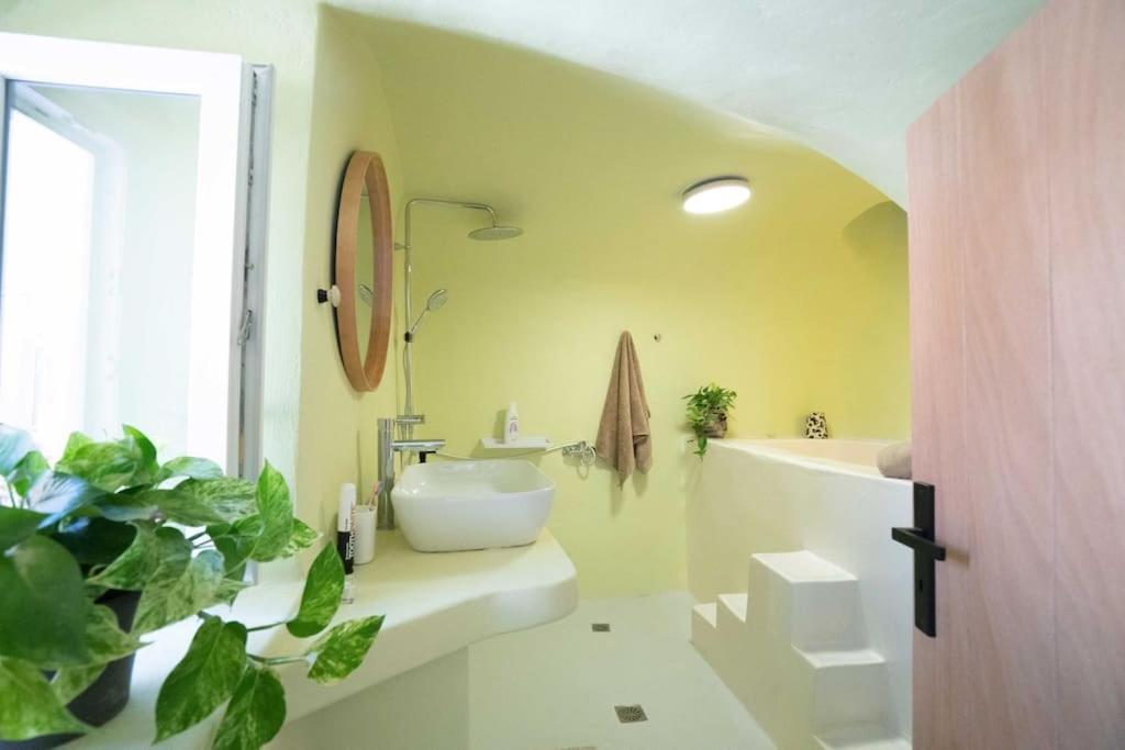 Santorini Oasis- Cave House Villa Фира Екстериор снимка