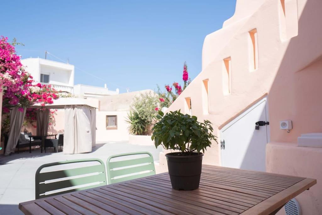 Santorini Oasis- Cave House Villa Фира Екстериор снимка