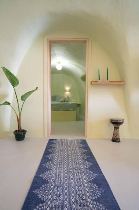 Santorini Oasis- Cave House Villa Фира Екстериор снимка