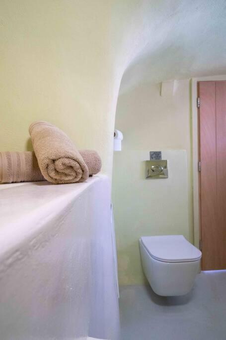 Santorini Oasis- Cave House Villa Фира Екстериор снимка