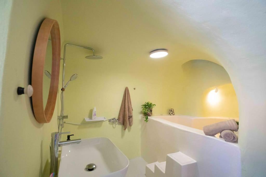 Santorini Oasis- Cave House Villa Фира Екстериор снимка