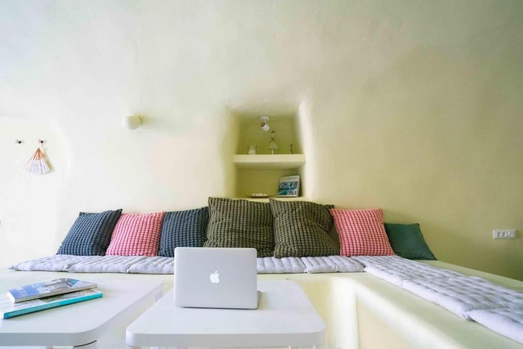 Santorini Oasis- Cave House Villa Фира Екстериор снимка