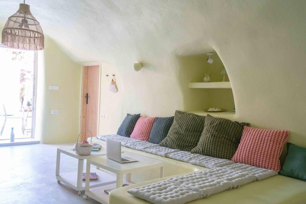 Santorini Oasis- Cave House Villa Фира Екстериор снимка